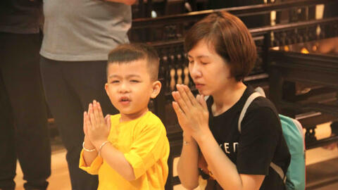 Người dân Sài Gòn tìm về chốn Phật ngày Rằm tháng 7 cầu bình an