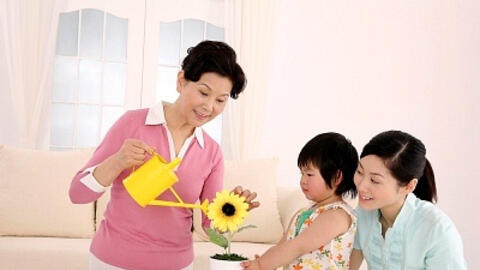 Hóa giải mâu thuẫn với ông bà trong nuôi dạy trẻ