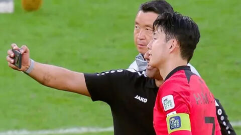 Asian Cup 2023: Đội nhà bị Son Heung-min chọc thủng lưới, HLV vẫn "bất chấp" xin chụp ảnh cùng