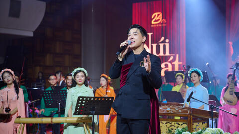 Giọng ca phi giới tính Trần Tùng Anh ra album đầu tay tặng người cha đã khuất