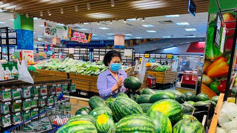 Dưa hấu chỉ còn 1.000-2.000 đồng/kg