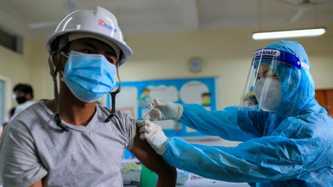 Các doanh nghiệp TP.HCM mong chờ vaccine mũi hai