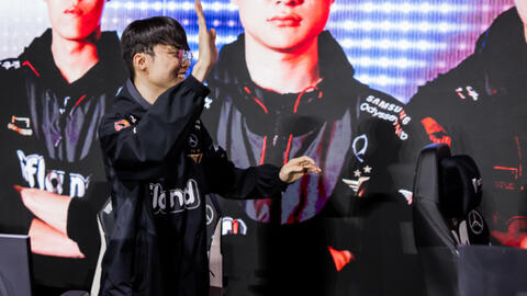 T1 đại thắng, pha xử lý thần thánh của Faker được yêu cầu đưa ngay vào SGK