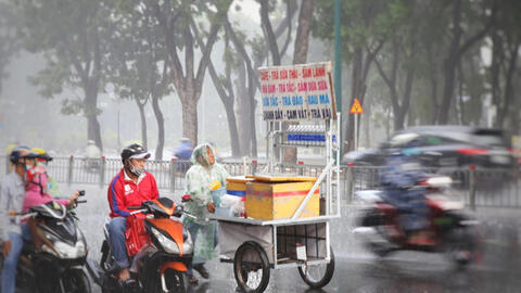 TPHCM có mưa lớn, sấm chớp trong đêm