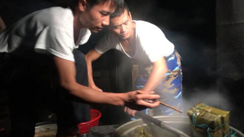 Những chiếc bánh chưng kỳ lạ giữa biển