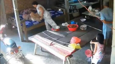 Phạt tù từ 2 - 5 năm với hành vi ngược đãi, đánh đập bố mẹ già