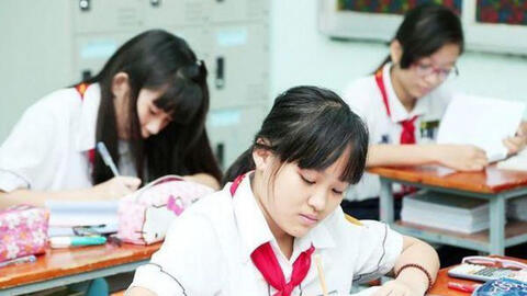 Hà Nội dừng tuyển sinh đào tạo hệ song bằng lớp 6, phụ huynh hoang mang vì "trở tay không kịp"