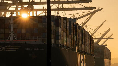 Biến thể Omicron - 'Chướng ngại vật' tăng trưởng toàn cầu