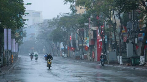 Chuyên gia khí tượng nhận định về cơn mưa rào diện rộng giữa mùa Đông