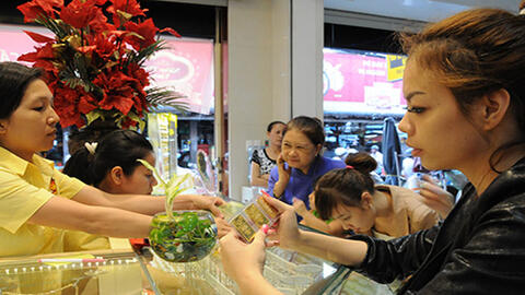 Vàng trong nước tiếp tục giảm