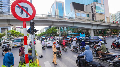 Hà Nội: Người dân ngỡ ngàng vì thí điểm phân luồng lại một số đường