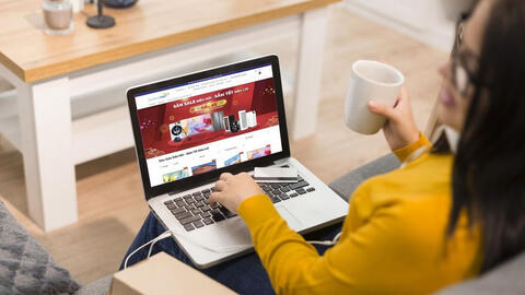 Dịch COVID-19: Mua sắm trực tuyến 'lên ngôi' dịp cận Tết