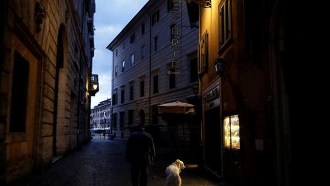 Những cảnh cô độc trong đại dịch COVID-19