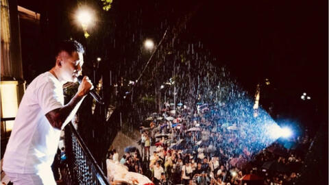 Ca sĩ Tuấn Hưng đối mặt với mức phạt thế nào khi tự ý tổ chức show biểu diễn ở ban công?