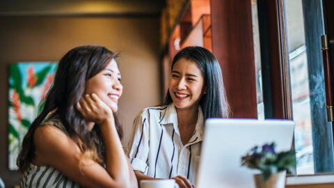 Nhìn bạn thân thành đạt, lái xe ô tô sang đi giao hàng mà tôi nể phục