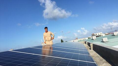 Bộ Công Thương đề xuất giá bán điện mặt trời áp mái 2.156 đồng/kWh đến hết 2021