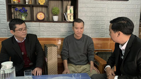 Thăm và tặng quà các nhân chứng lịch sử Hoàng Sa