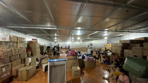 Tấn công kho hàng lậu hơn 10.000m2 tại thành phố Lào Cai