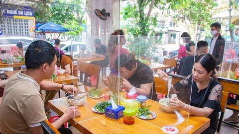 TP.HCM vẫn chưa cho phép quán ăn phục vụ tại chỗ
