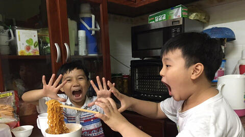 "Cuộc chiến" mì gói: Đừng nạp hóa chất vào người (bài cuối)