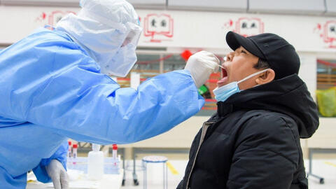 Vì sao Trung Quốc trung thành với 'Zero-COVID', bất chấp sự xuất hiện của biến thể Omicron?