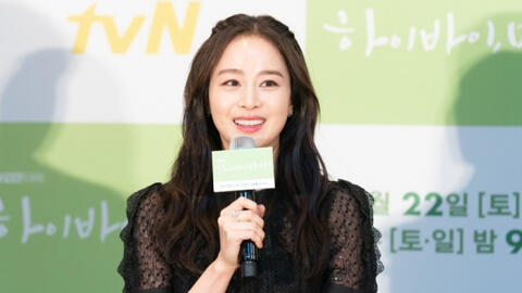 Kim Tae Hee tái xuất, chứng minh đẳng cấp "nữ thần nhan sắc" của Hàn Quốc