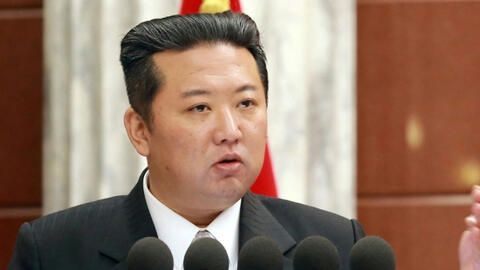 Chủ tịch Triều Tiên Kim Jong-un xuất hiện với ngoại hình gầy "chưa từng thấy"