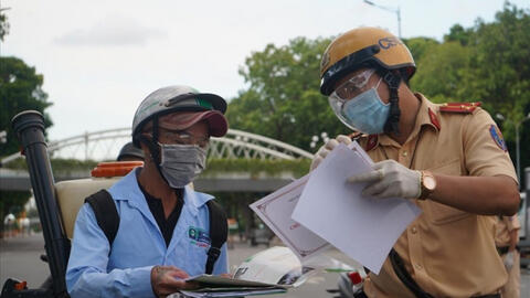 Từ 0h ngày 25/8, TPHCM đổi mẫu giấy đi đường mới