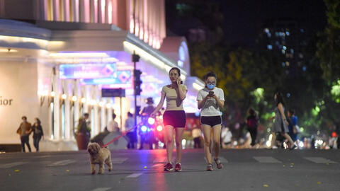 Hà Nội yêu cầu người dân ăn mặc lịch sự và không nói tục ở phố đi bộ Hoàn Kiếm