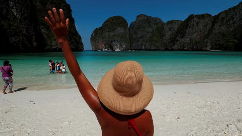 Thái Lan bỏ yêu cầu xét nghiệm RT-PCR đối với du khách để thúc đẩy du lịch