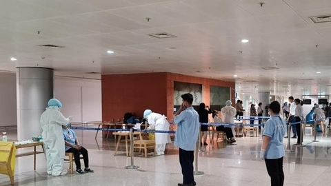 6 nhân viên sân bay Tân Sơn Nhất âm tính  nhưng người nhà vẫn dương tính