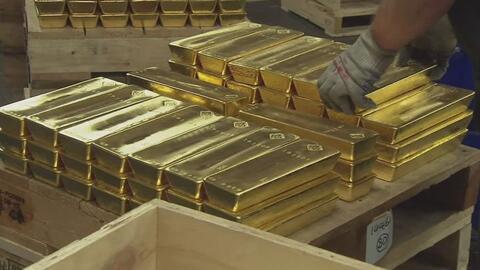 Dự trữ vàng của Nga lần đầu tiên vượt qua dự trữ USD