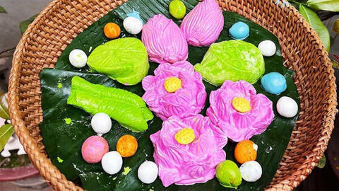 Chợ Tết Hàn thực: Bánh trôi hoa sen, hàng lạ sốt xình xịch