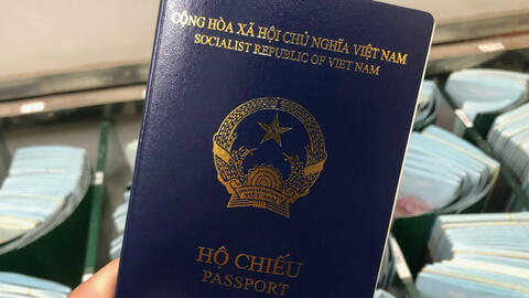 Thủ tướng đề nghị Bộ Công an nghiên cứu, có giải pháp về mẫu hộ chiếu mới