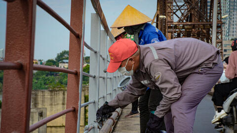 Cầu Long Biên "thay áo mới"