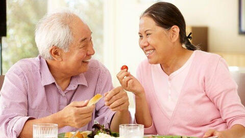 Thực trạng và giải pháp về chăm sóc dinh dưỡng cho người cao tuổi tại Việt Nam