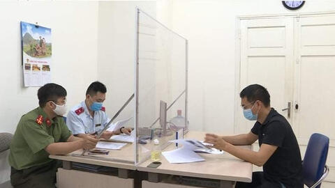 Youtuber Duy "Nến" bị phạt 12,5 triệu đồng vì tung tin phong tỏa Hà Nội