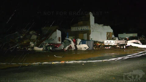 Mỹ: Lốc xoáy càn quét khiến ít nhất 50 người chết