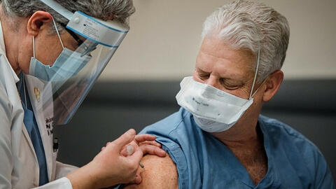 Phó Giám đốc Y tế Anh: 'Chúng tôi không đảm bảo tiêm vaccine giúp phòng tránh hoàn toàn lây nhiễm'