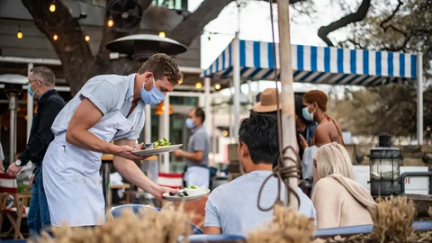 Chuyên gia Mỹ cảnh báo còn quá sớm để bỏ quy định đeo khẩu trang