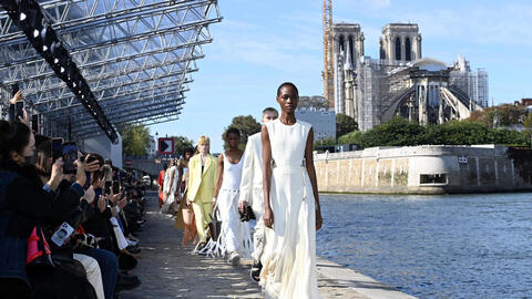 Tuần lễ thời trang Paris, các nhà thiết kế đã trình làng một bộ trang phục mùa hè gợi cảm