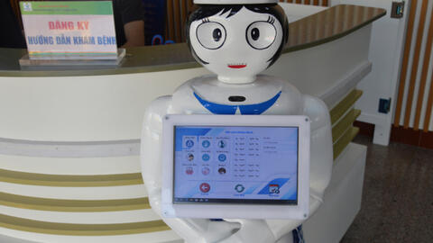 Bạn có muốn được Robot cô Tấm đón tiếp và hướng dẫn khi đến bệnh viện?