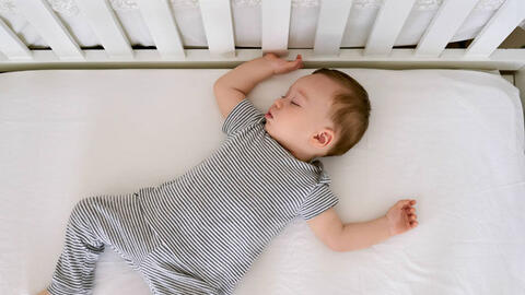 Trẻ sơ sinh ngủ nhiều có đáng lo?