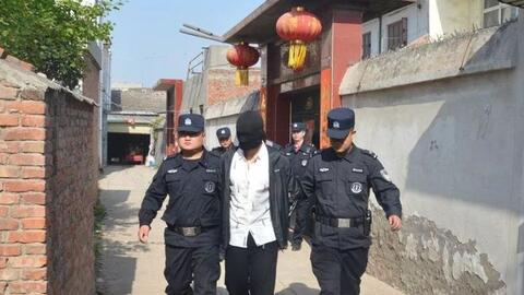 Phụ huynh lao tới trường hành hung thầy hiệu phó bị thương, sau khi cảnh sát vào cuộc thầy giáo lại phải ngồi tù