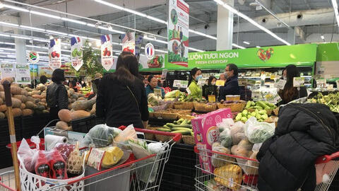 Các siêu thị tiếp tục khuyến mãi cho khách hàng