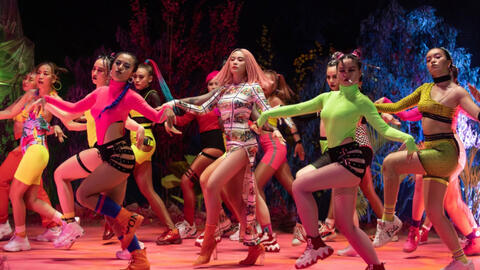 Áo dài truyền thống bị biến tấu sai lệch trong các lĩnh vực nghệ thuật