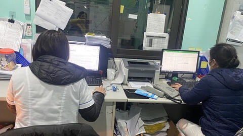 Hà Nội: Nhiều nhân viên thành F0, y tế phường quá tải