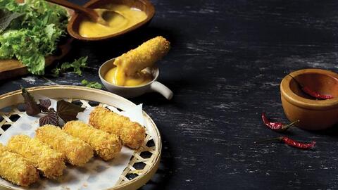 Chả giò trái cây sốt xoài