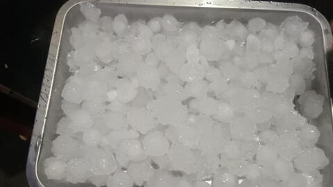 Tết Nguyên đán hiếm có: Mưa đá hoành hành, hàng chục nghìn ngôi nhà hư hỏng