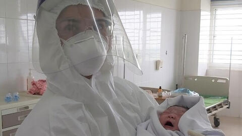 "Bệnh nhân 411" sinh thường bé trai nặng 3,8 kg khi đang nhiễm covid-19